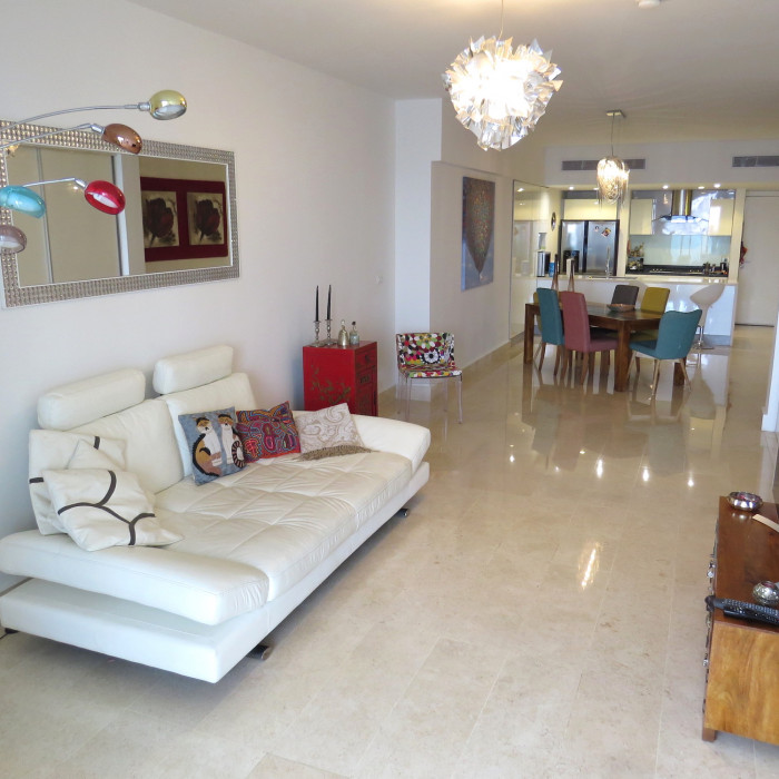 Luxury D model apartment on the HIGH floor in Yoo&Arts Panama