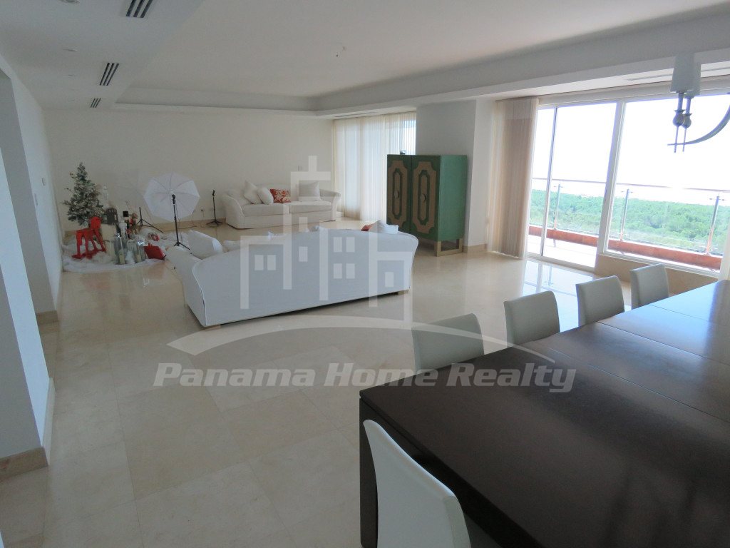 Spacious furnished 4 bedroom apartment for rent located in Costa del Este