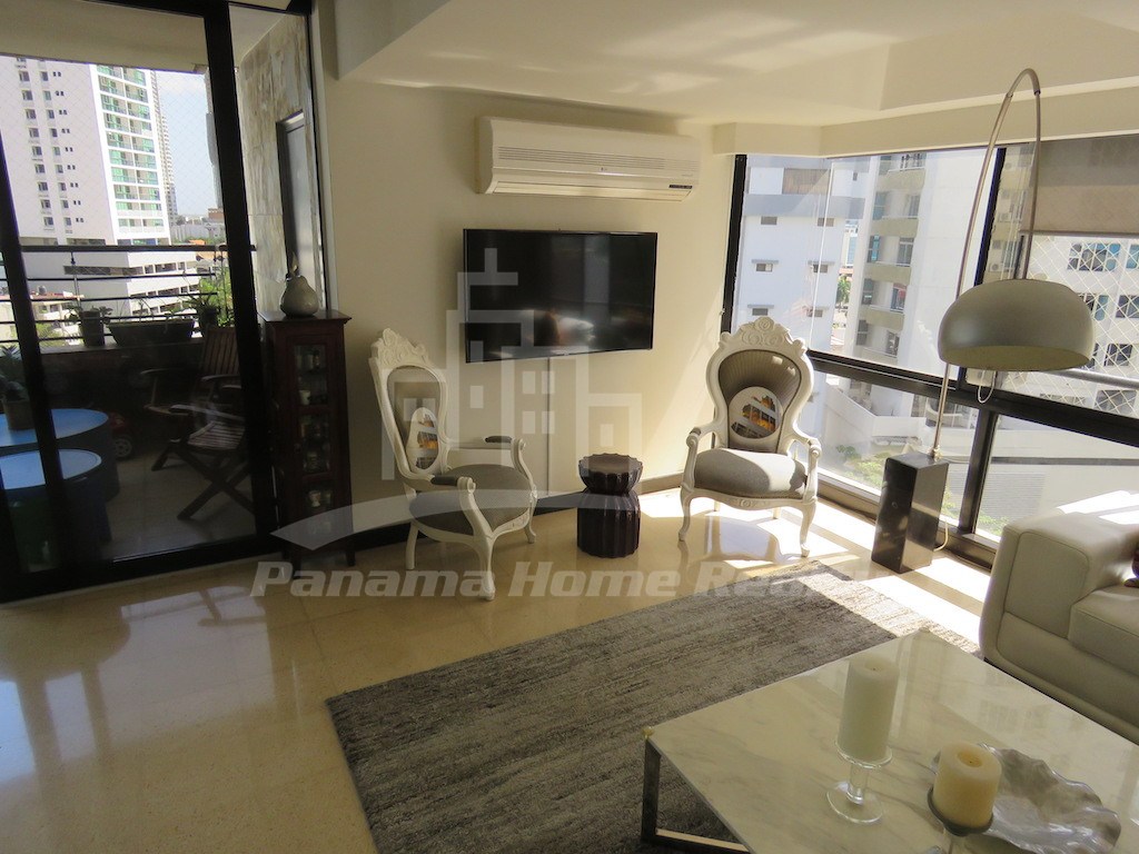 Spacious 3 bedroom apartment for sale located in Punta Paitilla