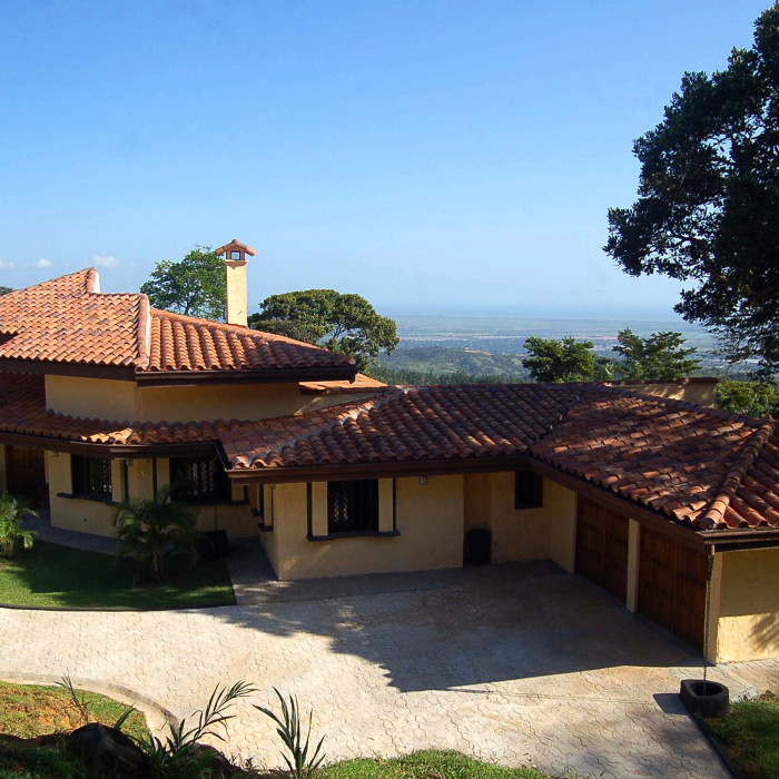Luxury mansion Villa Florencia for sale located in area of Cerro Azul